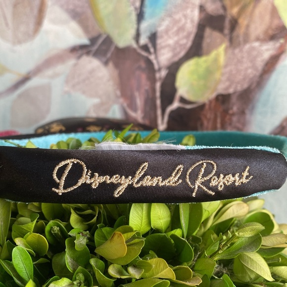 DISNEYLAND RESORT MINNIE MOUSE EAR 🩷PINK🩷 SEQUINED BOW HEADBAND 🌟EUC🌟 - Picture 10 of 17